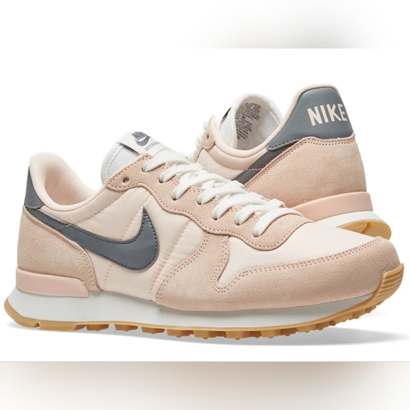 Nike Shoes - RARE Nike Internationalist - sunset tint - 9.5